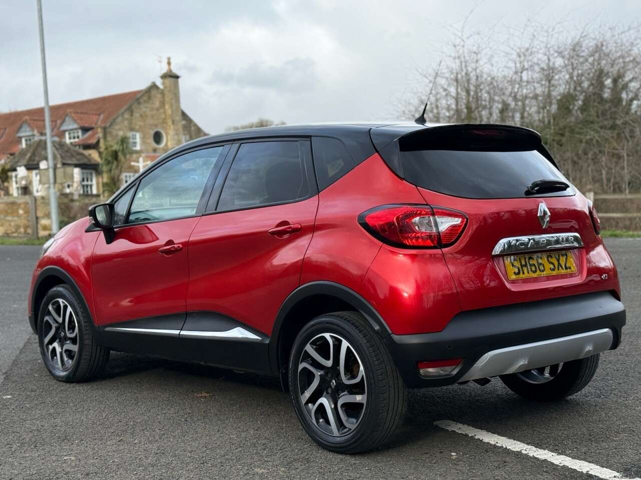A 2016 RENAULT CAPTUR 1.5 dCi ENERGY Signature Nav SUV 5dr Diesel Manual Euro 6 (s/s) (110 ps) A 2016 RENAULT CAPTUR 1.5 dCi ENERGY Signature Nav SUV 5dr Diesel Manual Euro 6 (s/s) (110 ps)