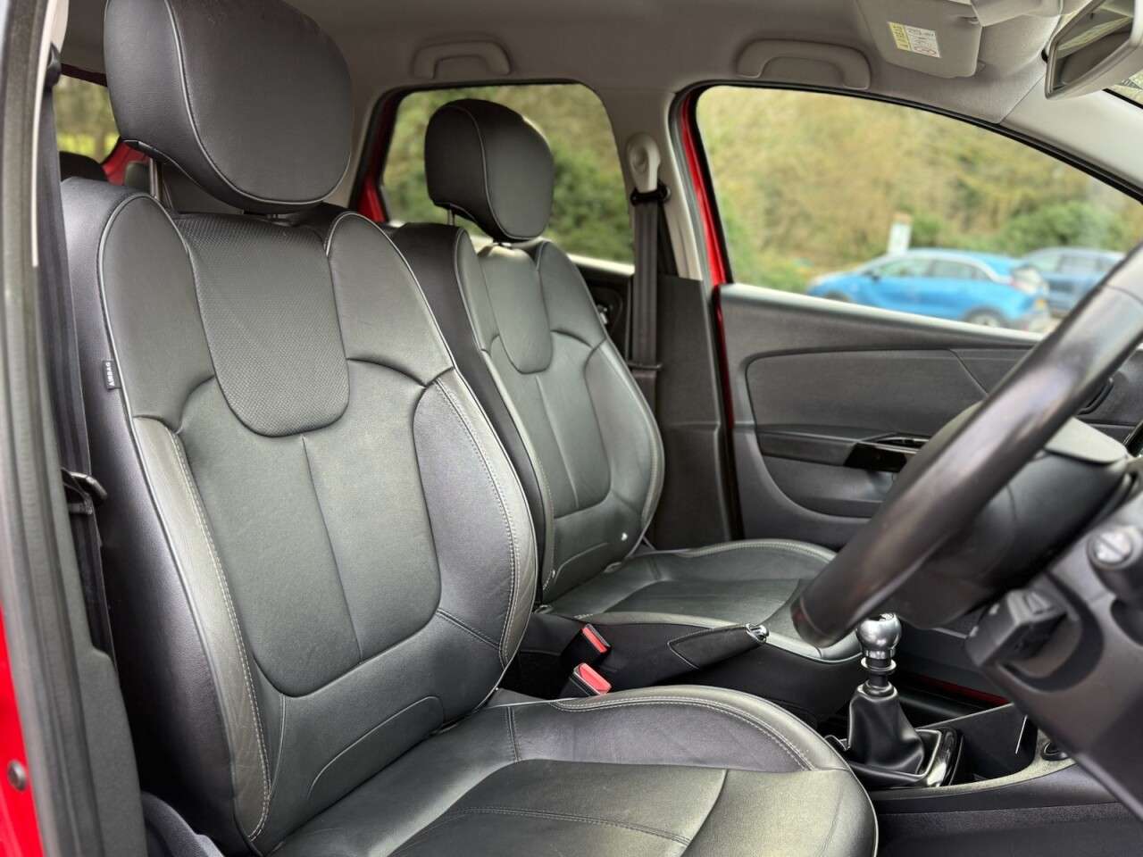 A 2016 RENAULT CAPTUR 1.5 dCi ENERGY Signature Nav SUV 5dr Diesel Manual Euro 6 (s/s) (110 ps) A 2016 RENAULT CAPTUR 1.5 dCi ENERGY Signature Nav SUV 5dr Diesel Manual Euro 6 (s/s) (110 ps)