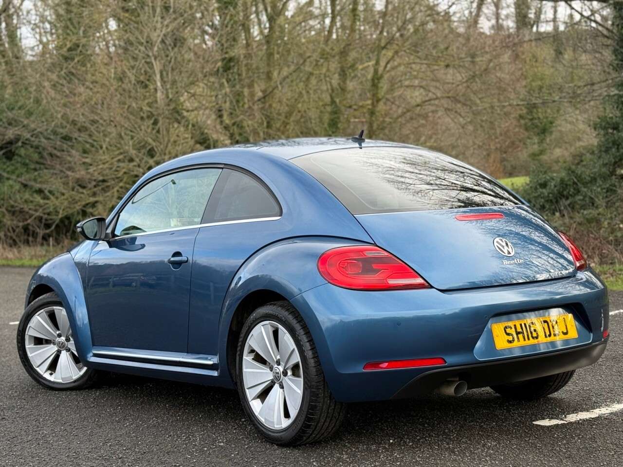 A 2016 VOLKSWAGEN BEETLE 2.0 TDI BlueMotion Tech Design Hatchback 3dr Diesel Manual Euro 6 (s/s) (11 A 2016 VOLKSWAGEN BEETLE 2.0 TDI BlueMotion Tech Design Hatchback 3dr Diesel Manual Euro 6 (s/s) (11