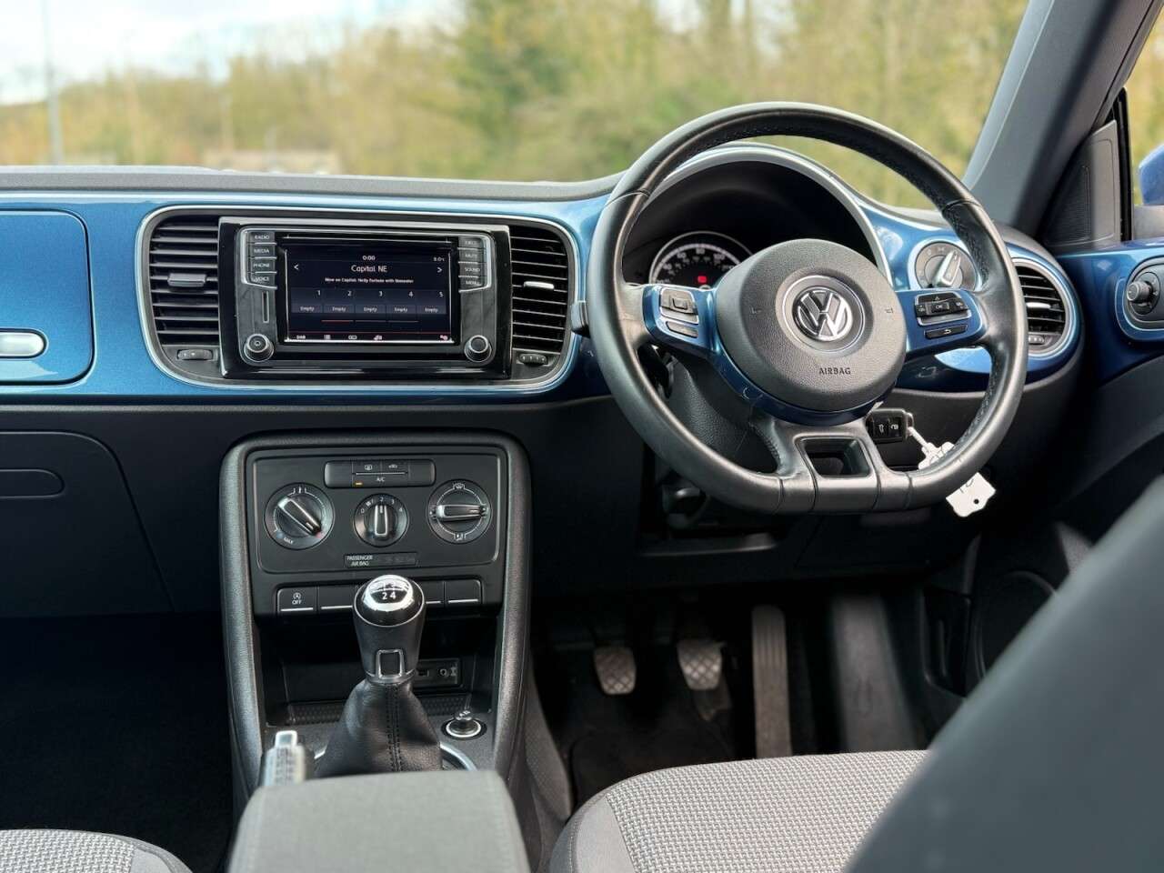 A 2016 VOLKSWAGEN BEETLE 2.0 TDI BlueMotion Tech Design Hatchback 3dr Diesel Manual Euro 6 (s/s) (11 A 2016 VOLKSWAGEN BEETLE 2.0 TDI BlueMotion Tech Design Hatchback 3dr Diesel Manual Euro 6 (s/s) (11