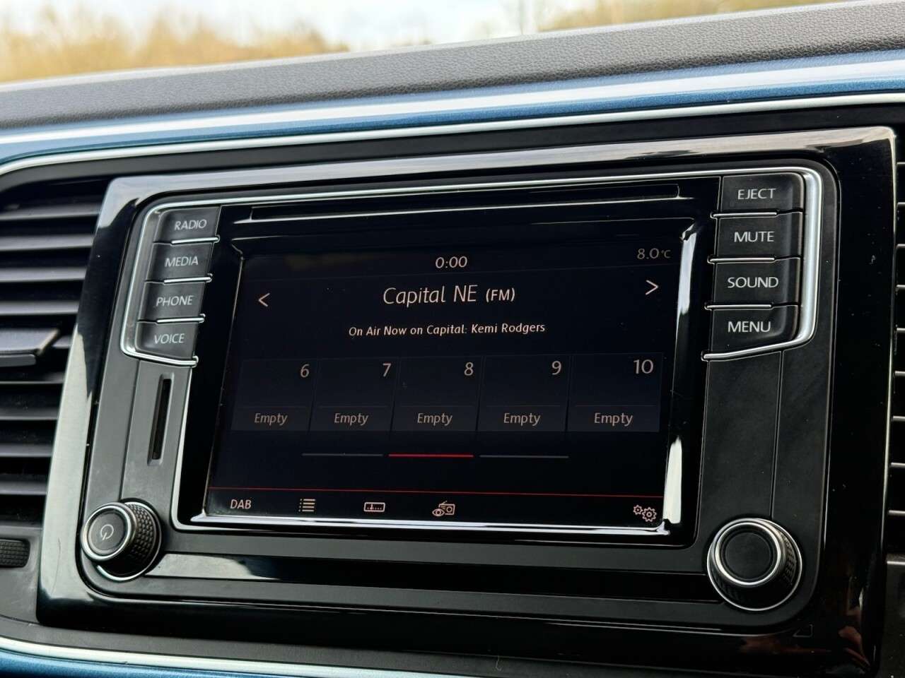 A 2016 VOLKSWAGEN BEETLE 2.0 TDI BlueMotion Tech Design Hatchback 3dr Diesel Manual Euro 6 (s/s) (11 A 2016 VOLKSWAGEN BEETLE 2.0 TDI BlueMotion Tech Design Hatchback 3dr Diesel Manual Euro 6 (s/s) (11