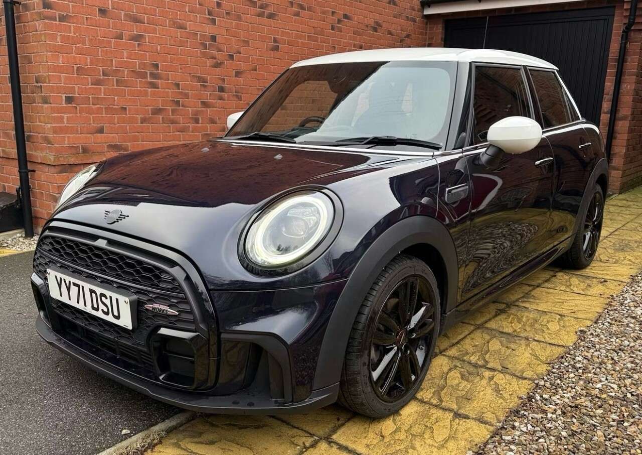A 2021 MINI HATCH 1.5 Cooper Sport Hatchback 5dr Petrol Manual Euro 6 (s/s) (136 ps) A 2021 MINI HATCH 1.5 Cooper Sport Hatchback 5dr Petrol Manual Euro 6 (s/s) (136 ps)