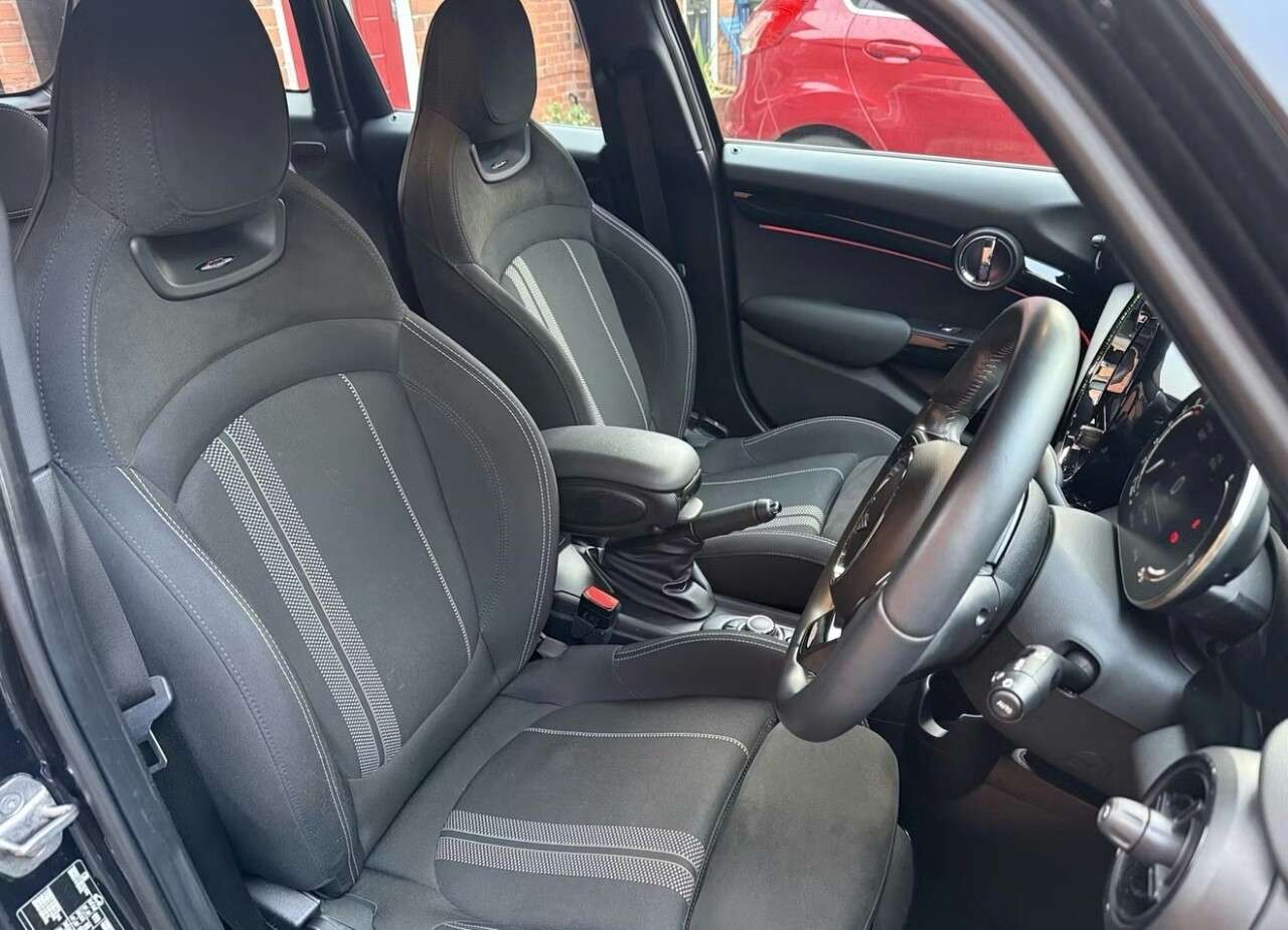 A 2021 MINI HATCH 1.5 Cooper Sport Hatchback 5dr Petrol Manual Euro 6 (s/s) (136 ps) A 2021 MINI HATCH 1.5 Cooper Sport Hatchback 5dr Petrol Manual Euro 6 (s/s) (136 ps)