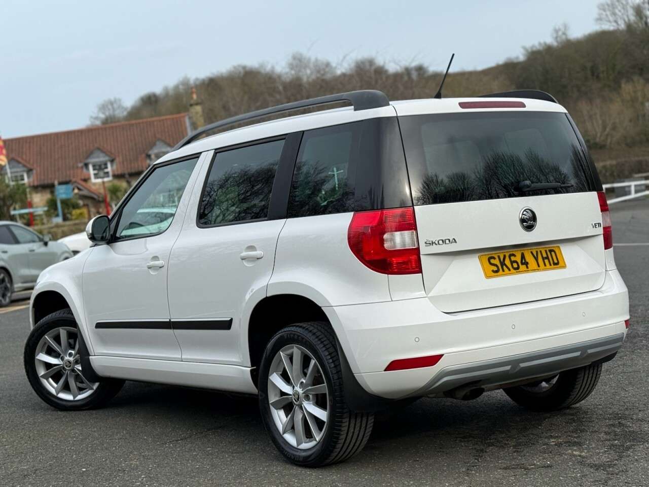 A 2014 SKODA YETI 1.2 TSI SE SUV 5dr Petrol DSG Euro 5 (105 ps) 1 OWNER + FULL SKODA SERVICE A 2014 SKODA YETI 1.2 TSI SE SUV 5dr Petrol DSG Euro 5 (105 ps) 1 OWNER + FULL SKODA SERVICE