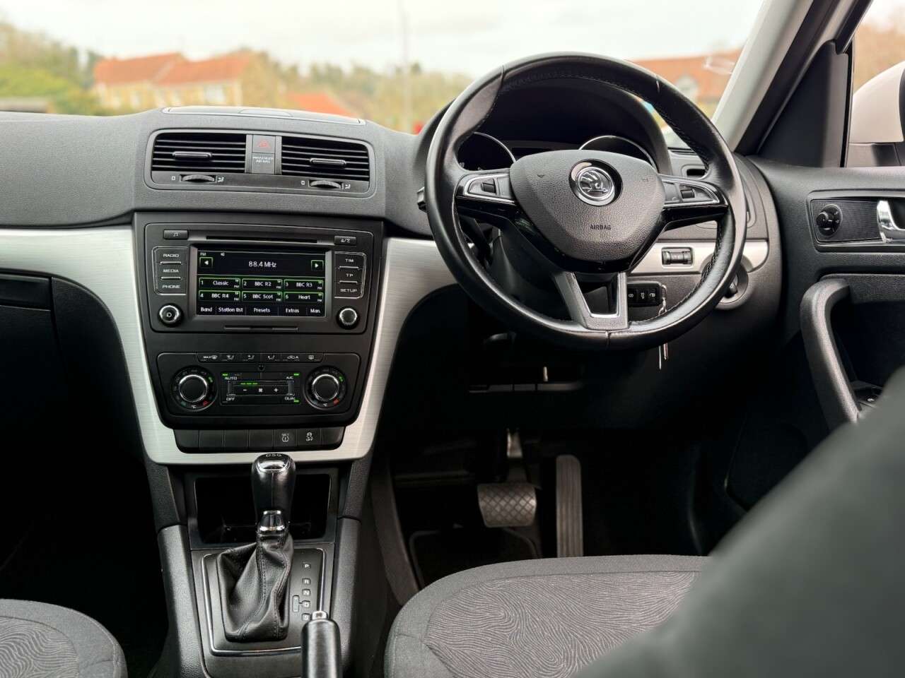 A 2014 SKODA YETI 1.2 TSI SE SUV 5dr Petrol DSG Euro 5 (105 ps) 1 OWNER + FULL SKODA SERVICE A 2014 SKODA YETI 1.2 TSI SE SUV 5dr Petrol DSG Euro 5 (105 ps) 1 OWNER + FULL SKODA SERVICE