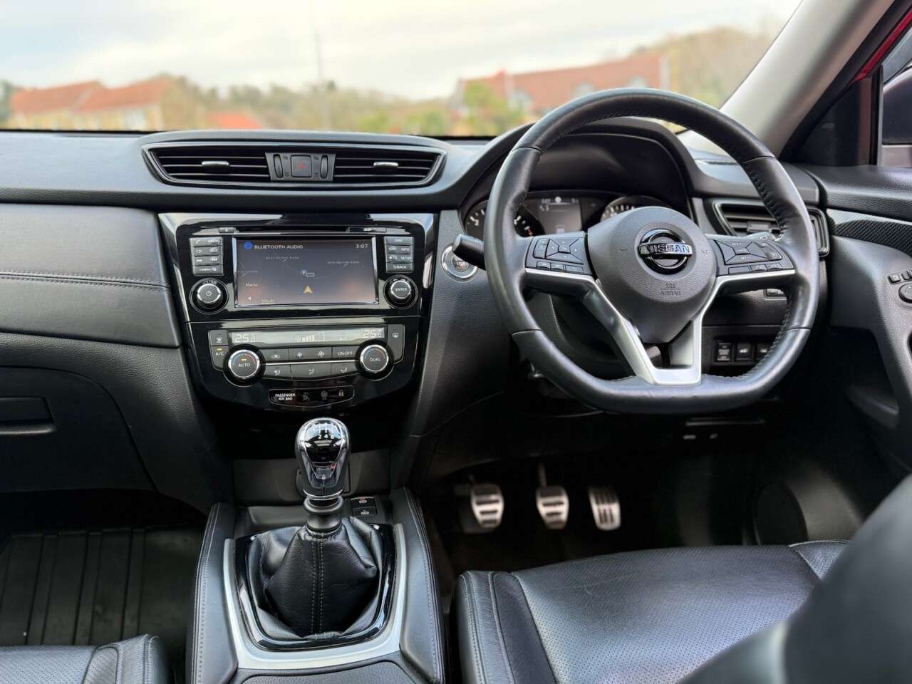 A 2020 NISSAN X-TRAIL 1.7 dCi Tekna SUV 5dr Diesel Manual 4WD Euro 6 (s/s) (150 ps) A 2020 NISSAN X-TRAIL 1.7 dCi Tekna SUV 5dr Diesel Manual 4WD Euro 6 (s/s) (150 ps)