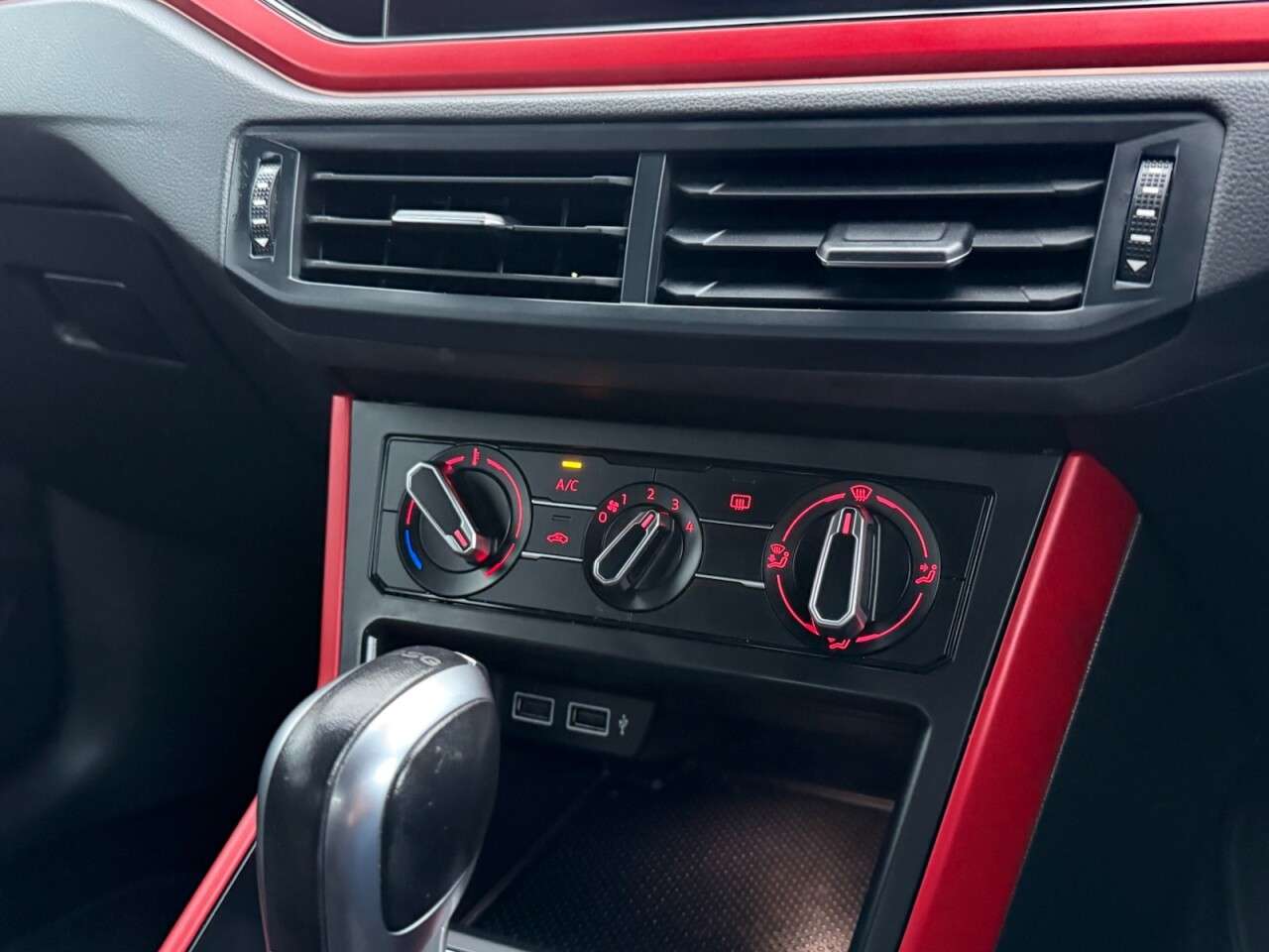 2019 VOLKSWAGEN POLO 2019 VOLKSWAGEN POLO