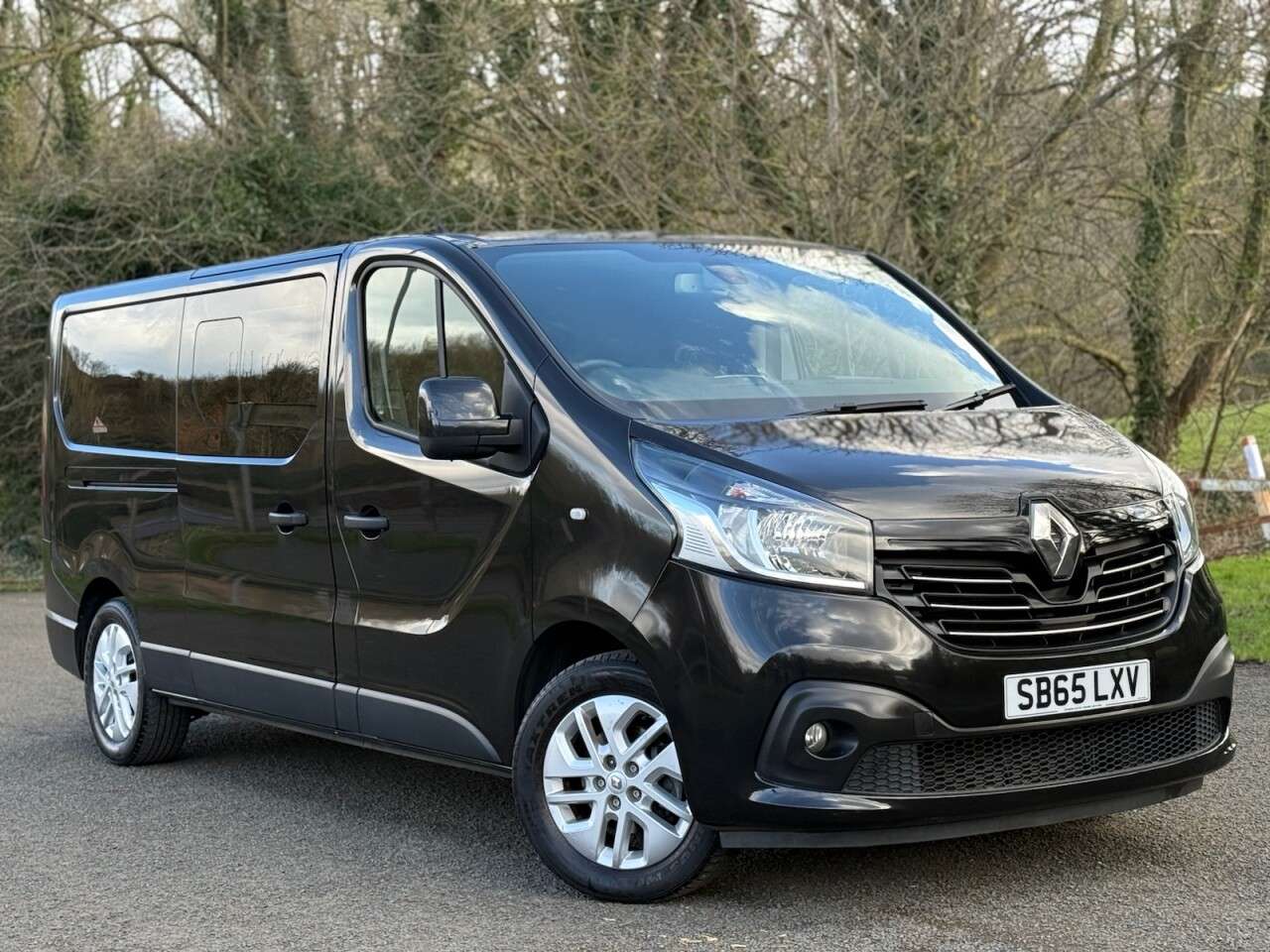 A 2015 RENAULT TRAFIC 1.6 dCi ENERGY 29 Sport Nav Minibus Double Cab 5dr Diesel Manual LWB Euro 6 A 2015 RENAULT TRAFIC 1.6 dCi ENERGY 29 Sport Nav Minibus Double Cab 5dr Diesel Manual LWB Euro 6