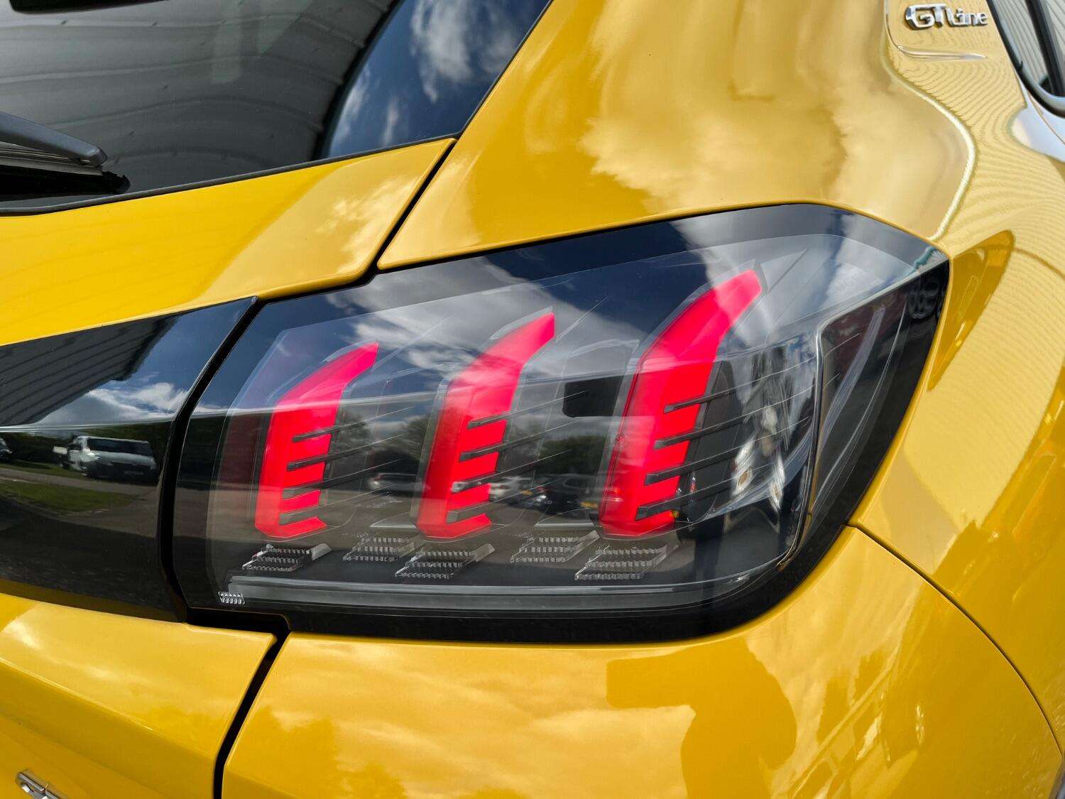 2021 PEUGEOT 208 2021 PEUGEOT 208