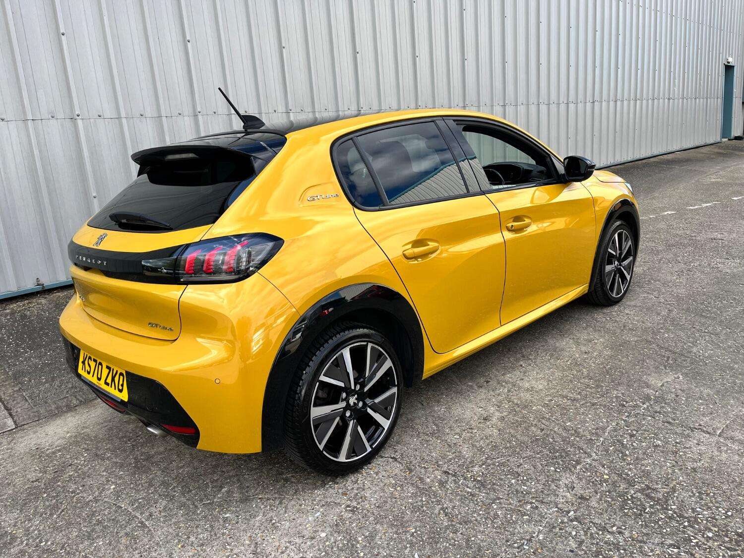 2021 PEUGEOT 208 2021 PEUGEOT 208