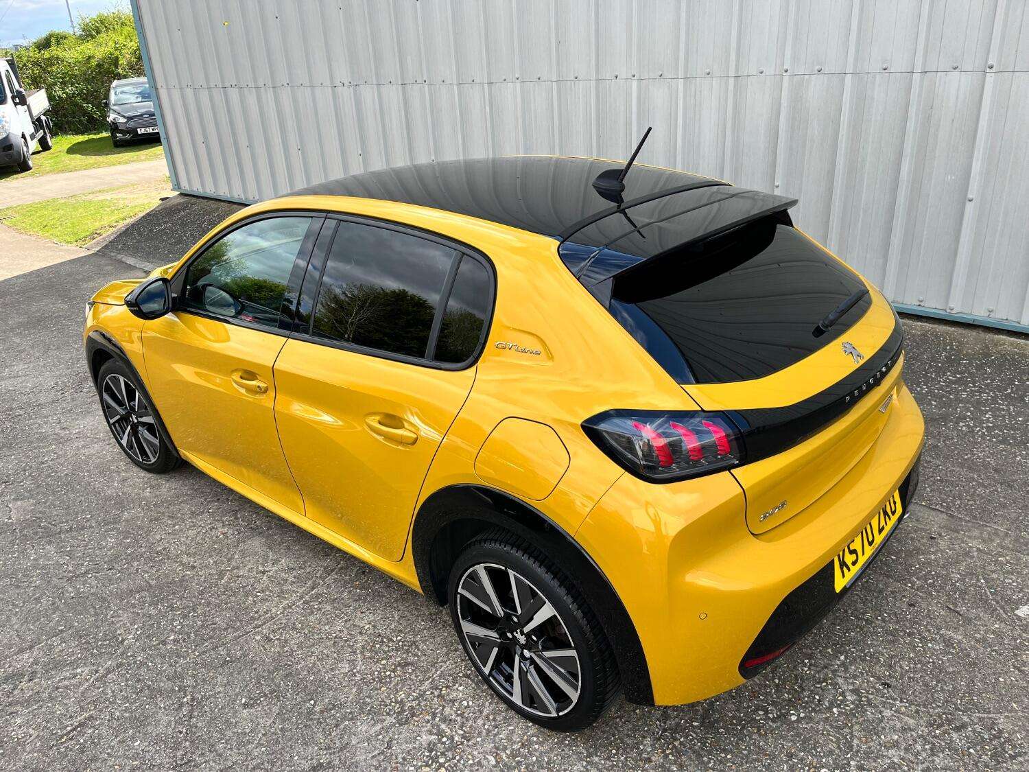 2021 PEUGEOT 208 2021 PEUGEOT 208