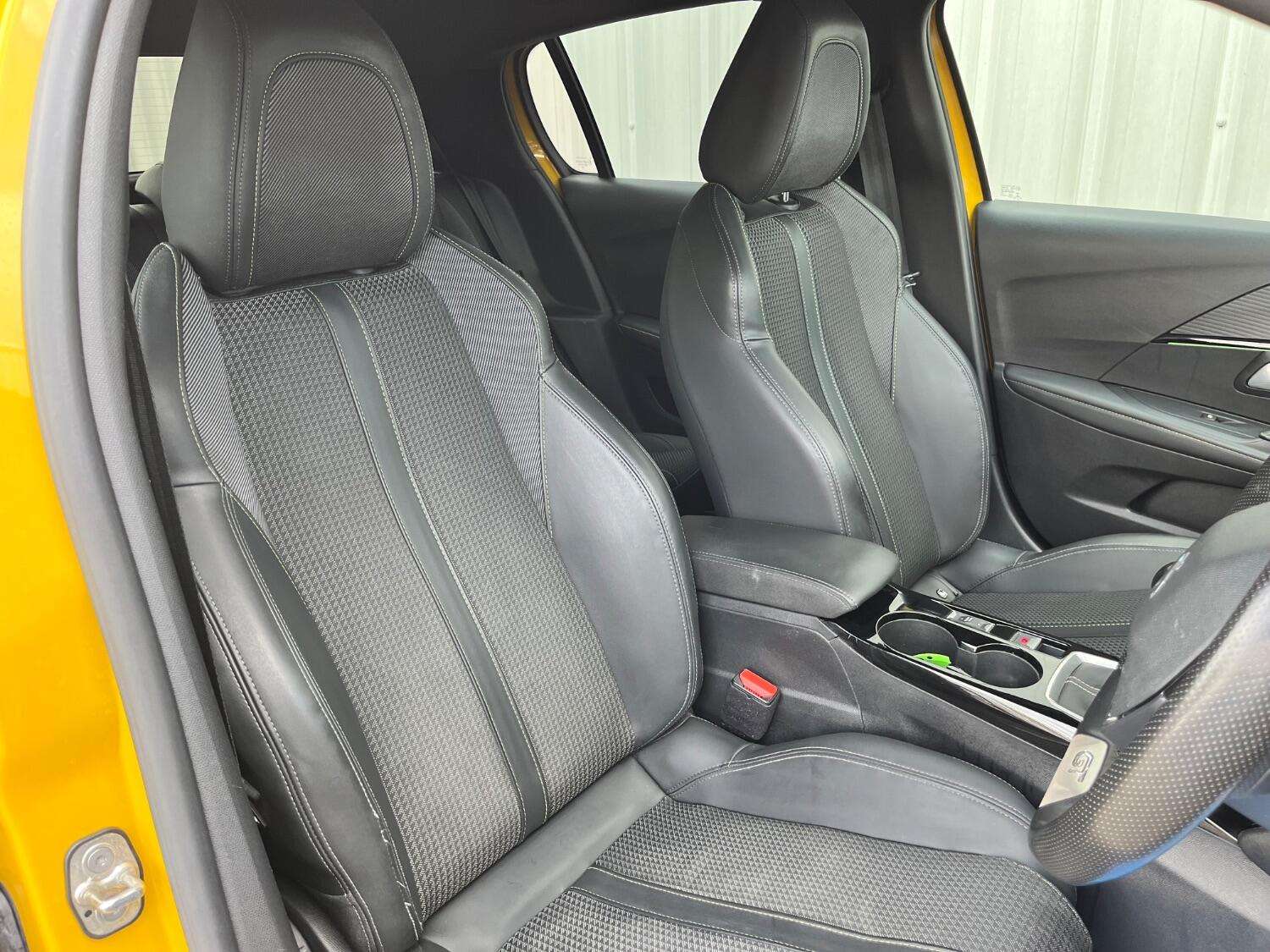 2021 PEUGEOT 208 2021 PEUGEOT 208