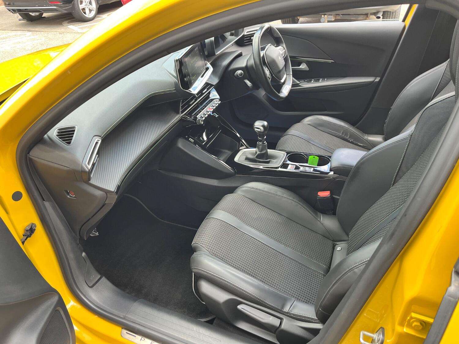 2021 PEUGEOT 208 2021 PEUGEOT 208