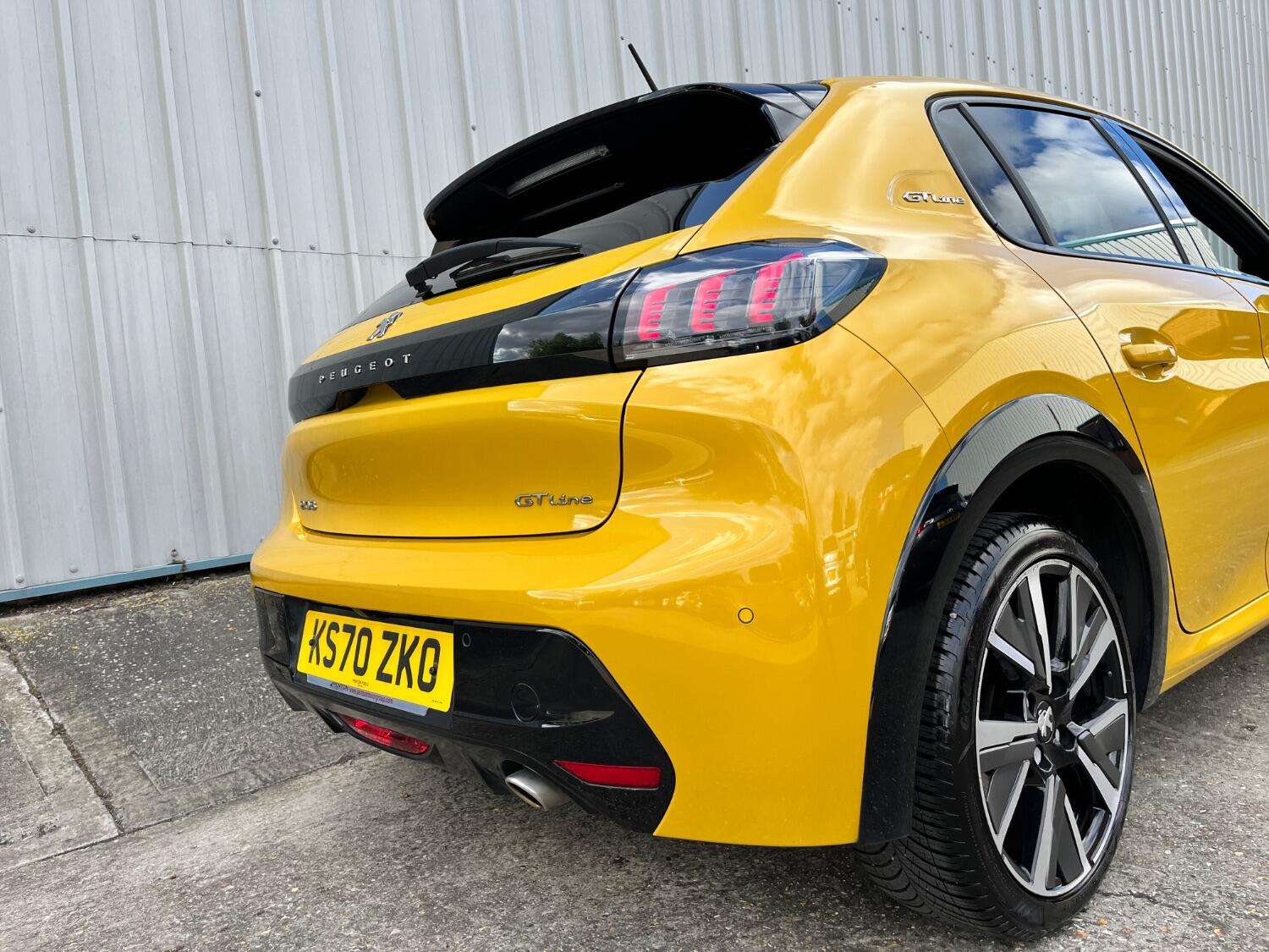 2021 PEUGEOT 208 2021 PEUGEOT 208