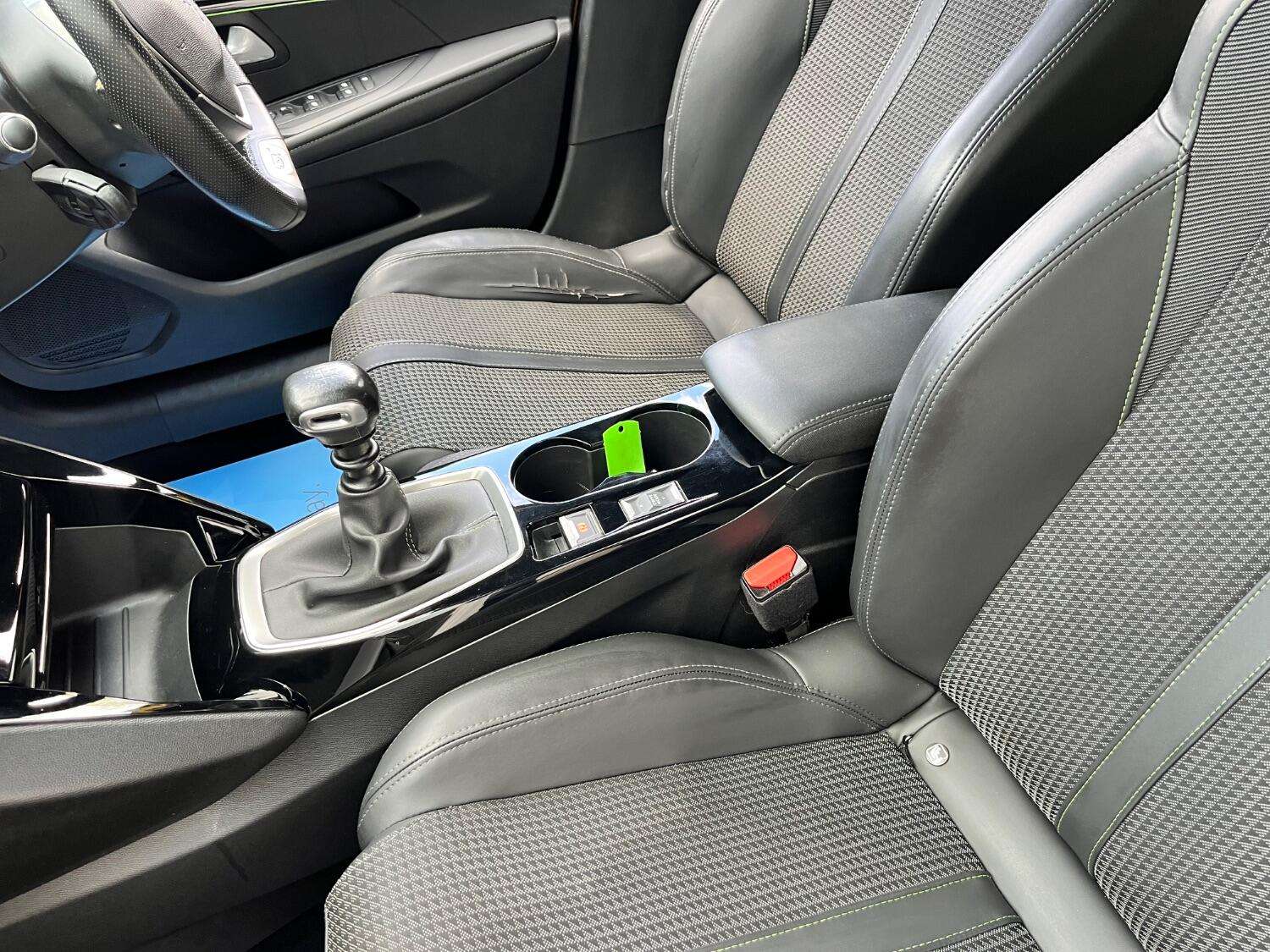 2021 PEUGEOT 208 2021 PEUGEOT 208