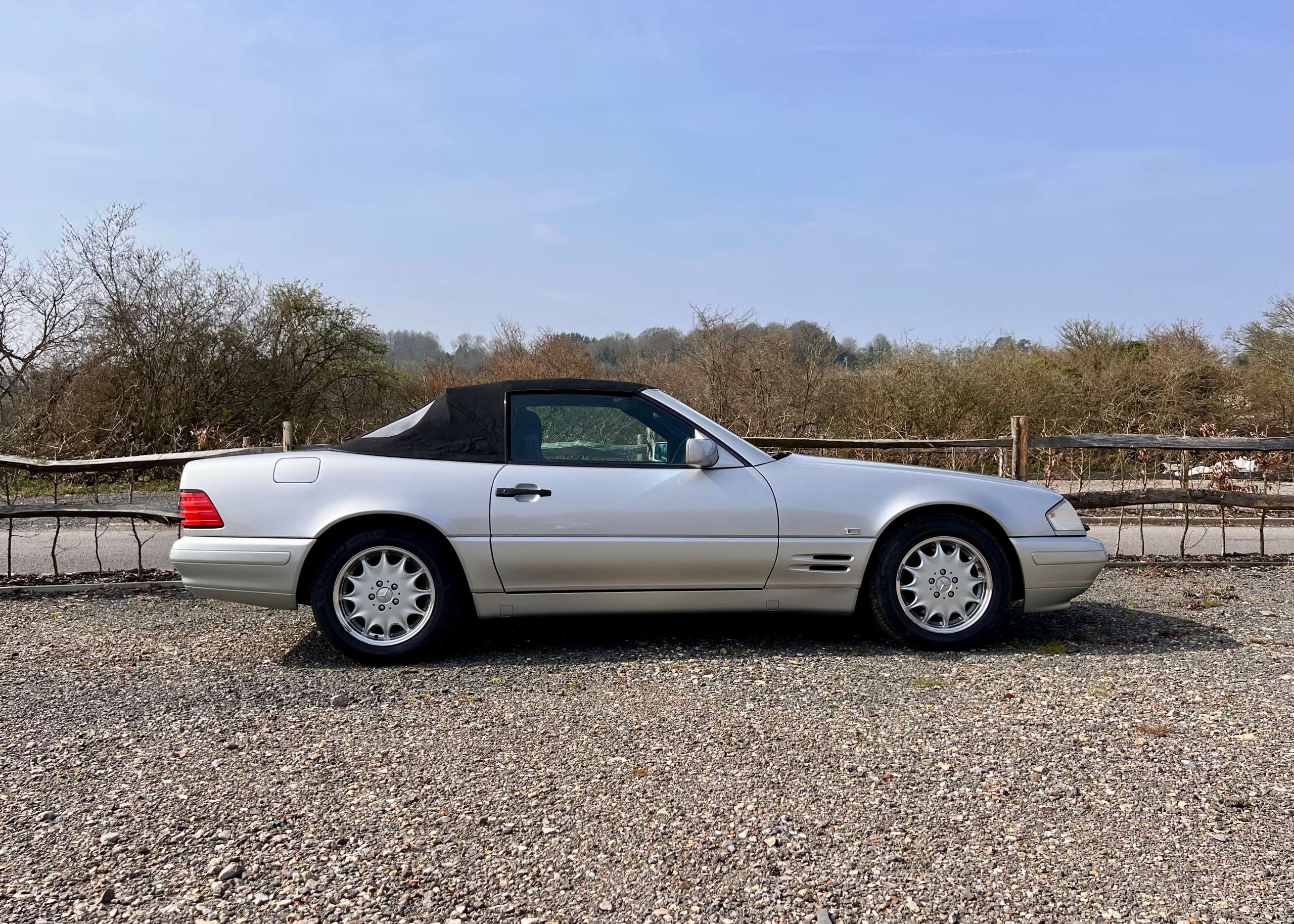 A 1996 MERCEDES-BENZ SL 500 R129 A 1996 MERCEDES-BENZ SL 500 R129