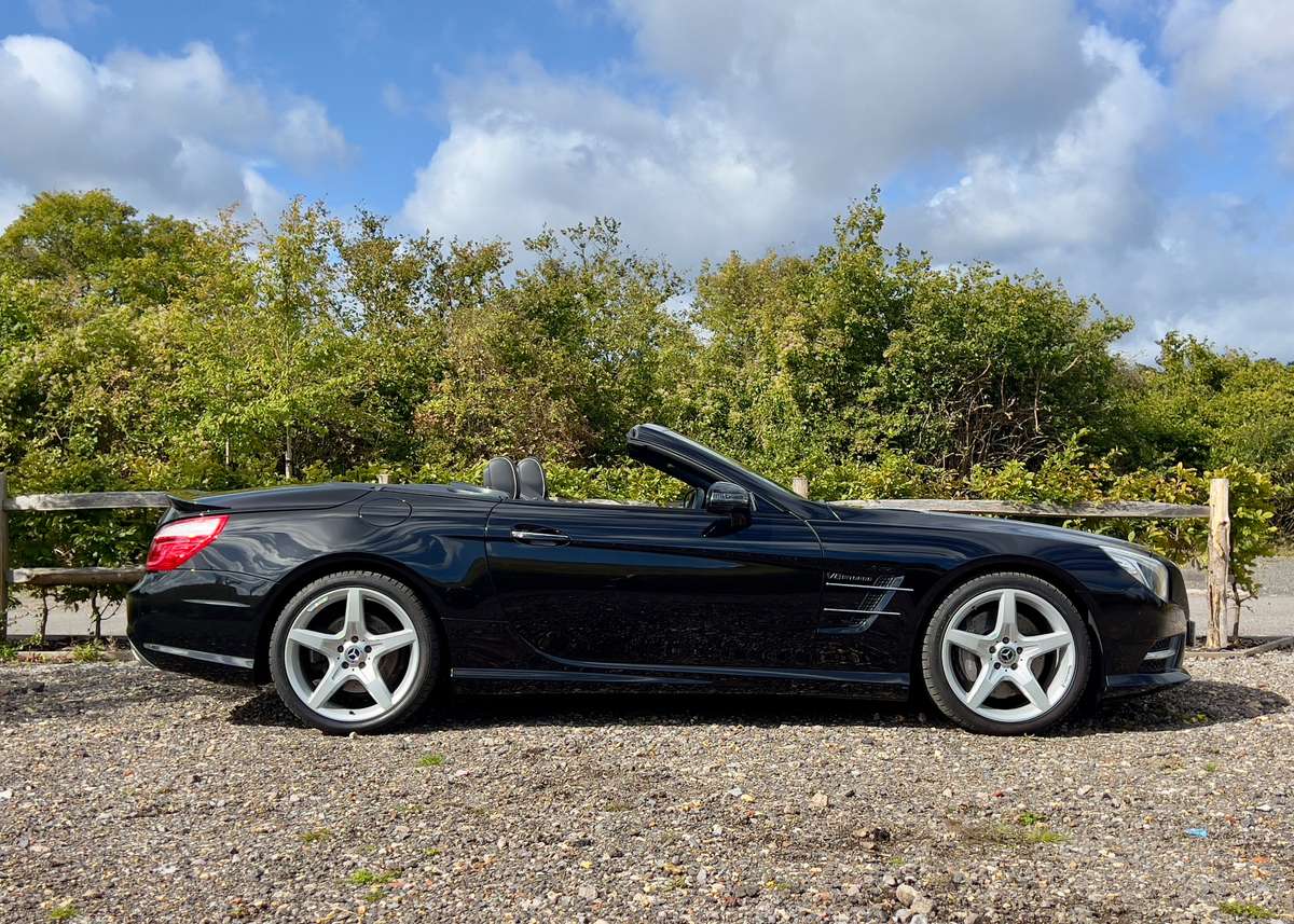 Check out this Mercedes-benz Sl500 2013 Petrol Automatic