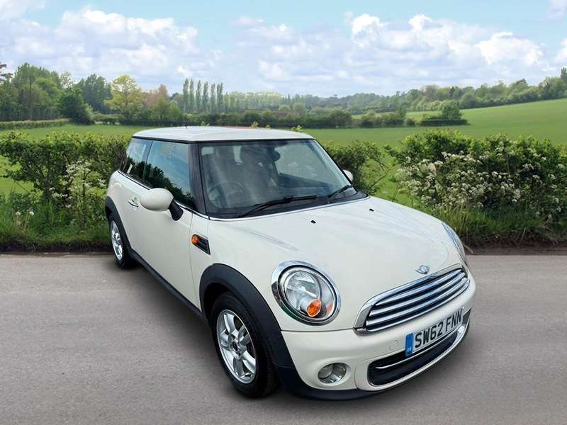 A 2012 MINI MINI COOPER A 2012 MINI MINI COOPER