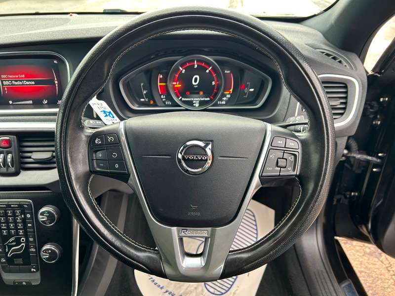 2017 VOLVO V40 2017 VOLVO V40