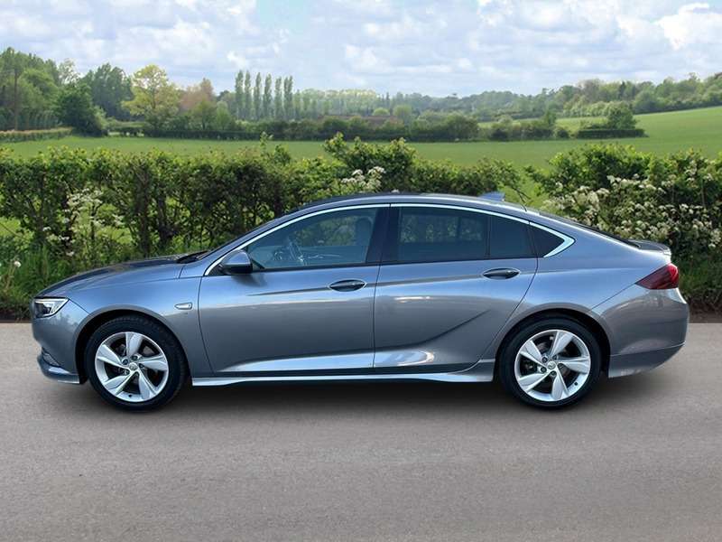 A 2017 VAUXHALL INSIGNIA GRAND SPORT SRI VX-LINE NAV A 2017 VAUXHALL INSIGNIA GRAND SPORT SRI VX-LINE NAV