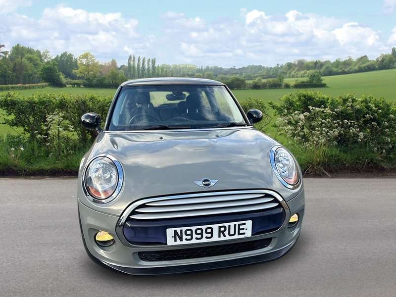 A 2015 MINI MINI COOPER D A 2015 MINI MINI COOPER D