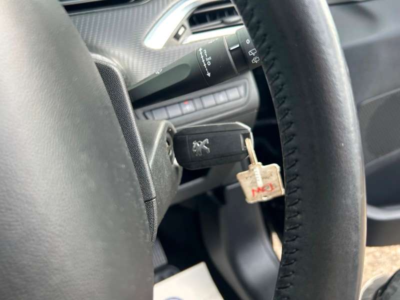 2017 PEUGEOT 208 2017 PEUGEOT 208
