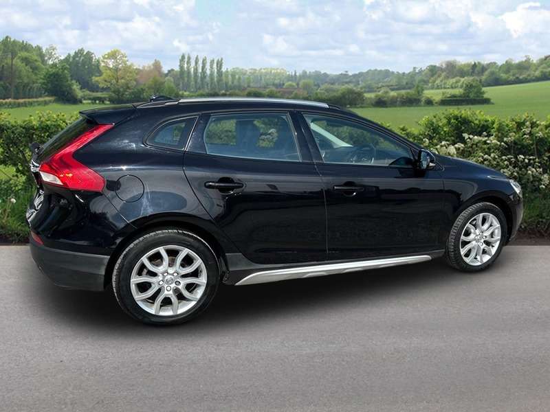 2018 VOLVO V40 2018 VOLVO V40