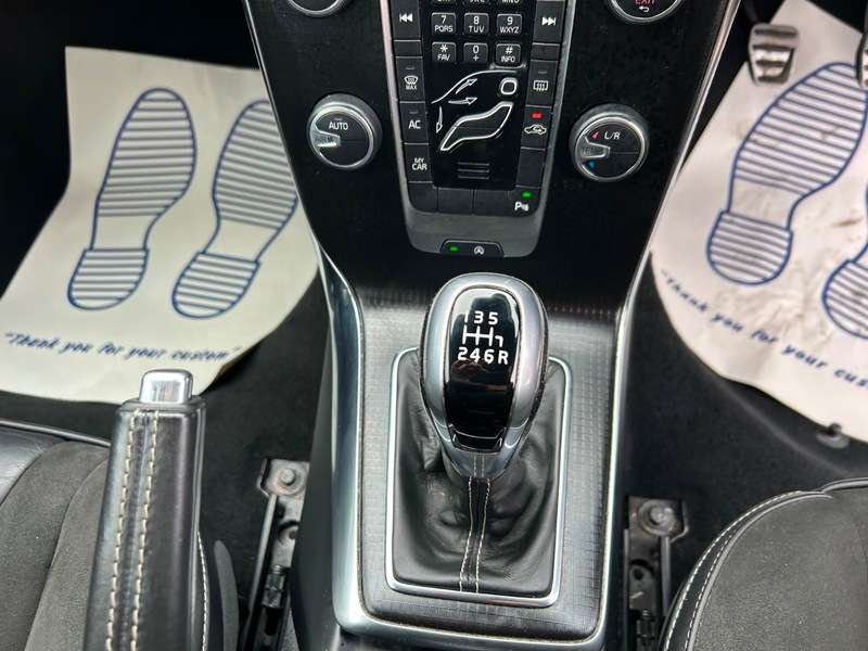 2017 VOLVO V40 2017 VOLVO V40