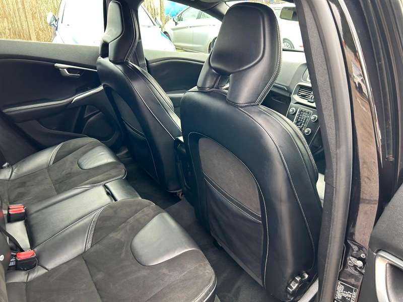 2017 VOLVO V40 2017 VOLVO V40