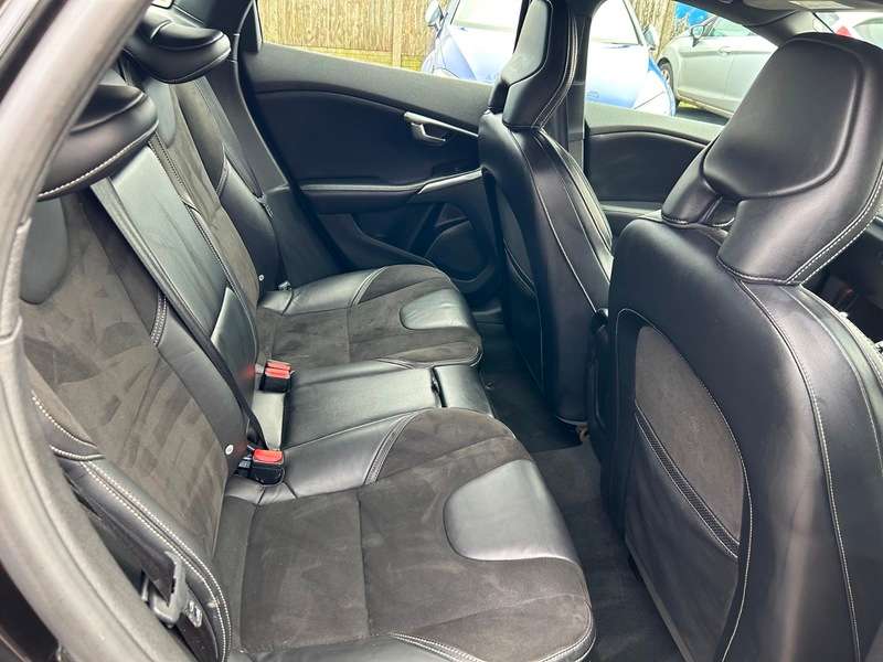 2017 VOLVO V40 2017 VOLVO V40