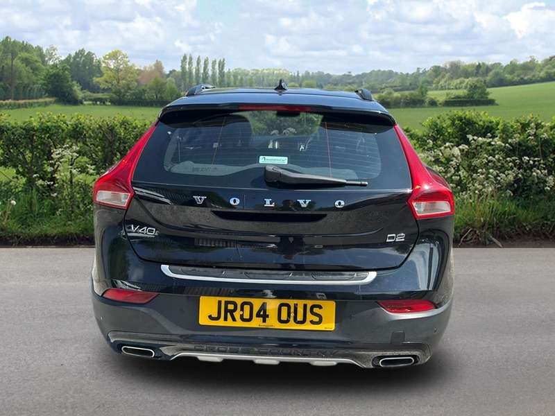 2018 VOLVO V40 2018 VOLVO V40