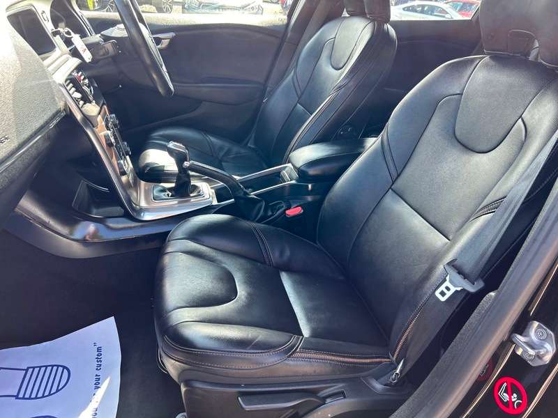 2018 VOLVO V40 2018 VOLVO V40