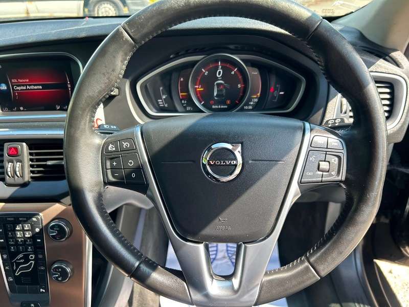 2018 VOLVO V40 2018 VOLVO V40