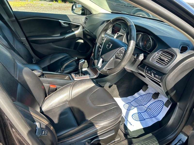 2018 VOLVO V40 2018 VOLVO V40