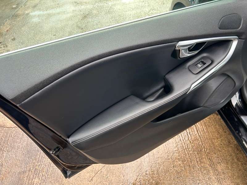 2017 VOLVO V40 2017 VOLVO V40