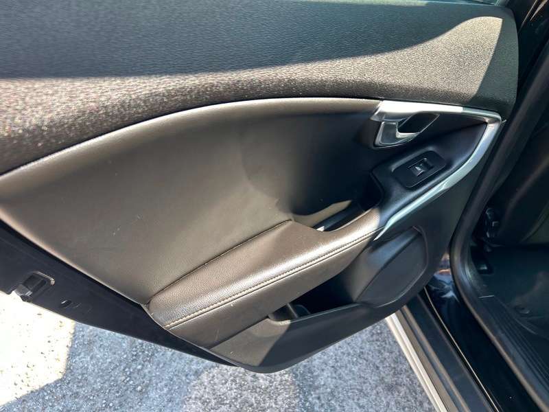 2018 VOLVO V40 2018 VOLVO V40