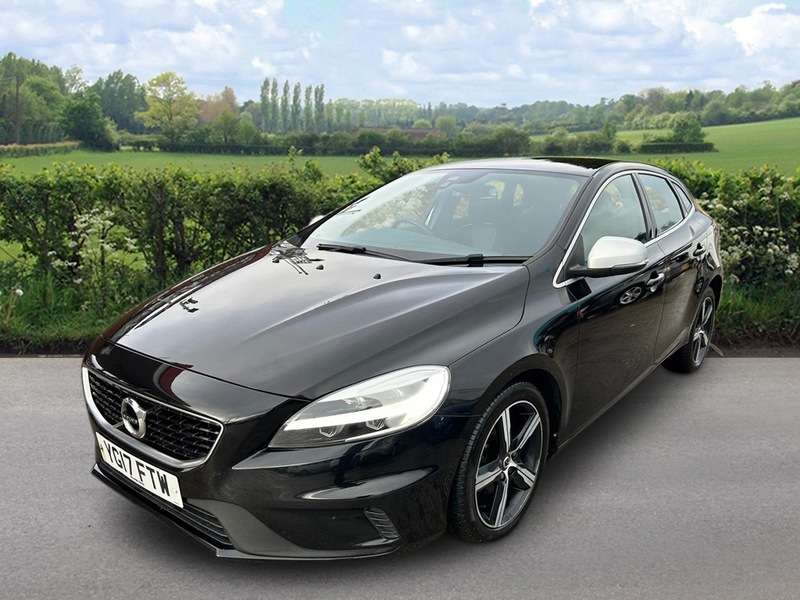 A 2017 VOLVO V40 D2 R-DESIGN NAV PLUS A 2017 VOLVO V40 D2 R-DESIGN NAV PLUS