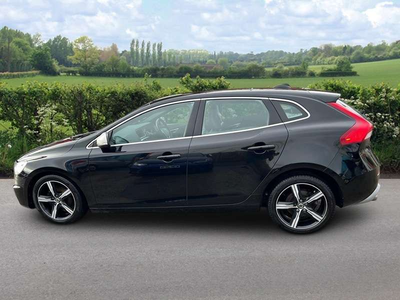 2017 VOLVO V40 2017 VOLVO V40