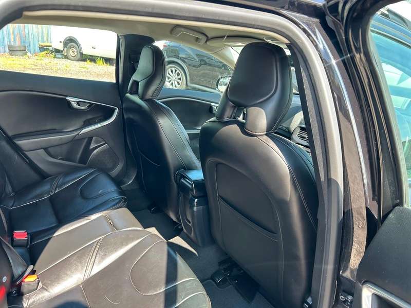 2018 VOLVO V40 2018 VOLVO V40