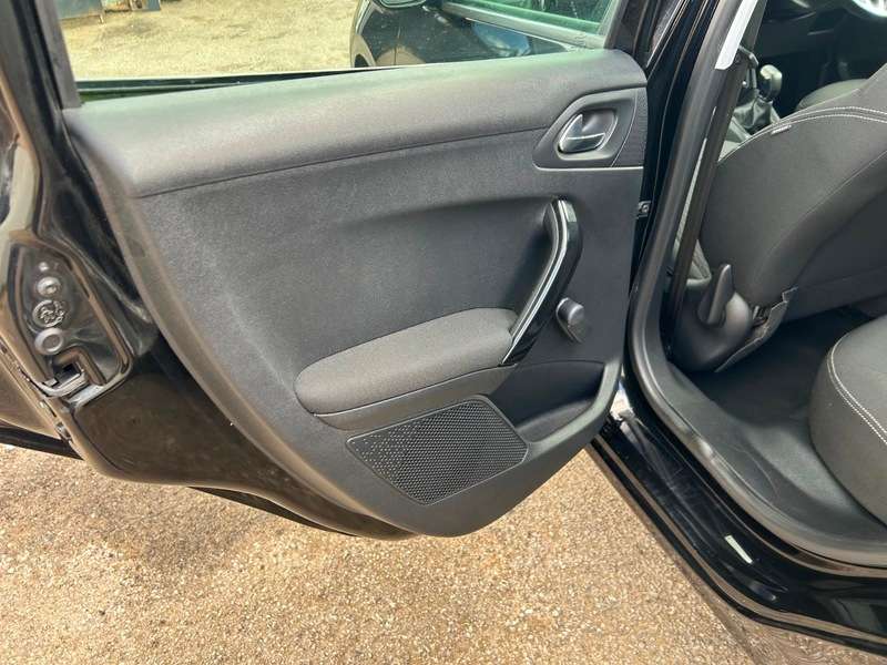 2017 PEUGEOT 208 2017 PEUGEOT 208