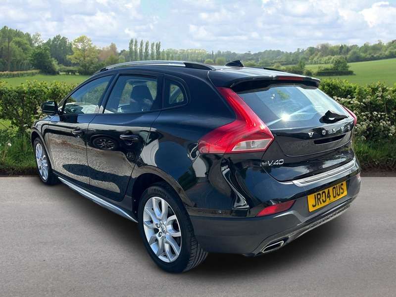 2018 VOLVO V40 2018 VOLVO V40