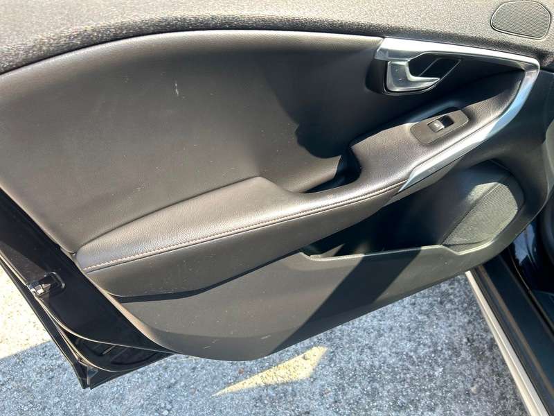 2018 VOLVO V40 2018 VOLVO V40