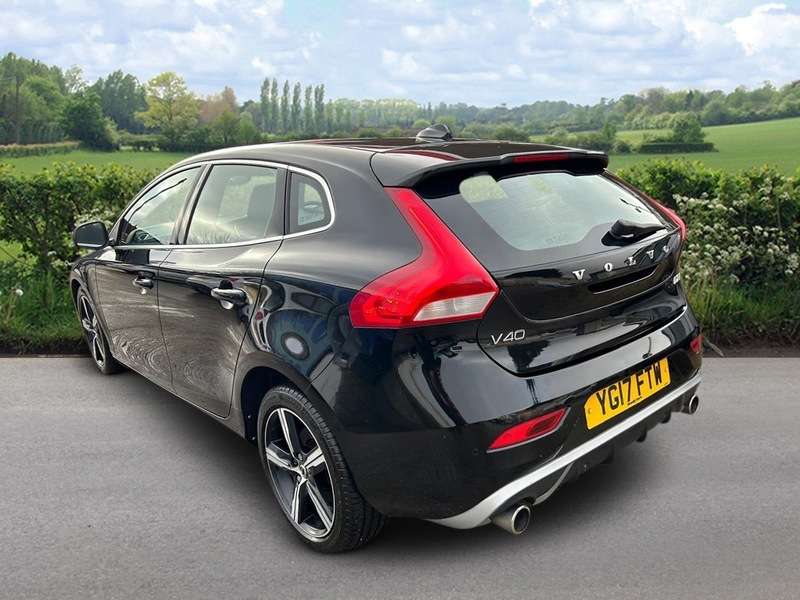 2017 VOLVO V40 2017 VOLVO V40