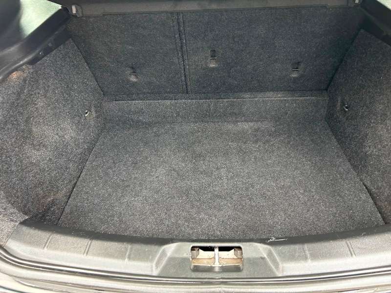 2017 VOLVO V40 2017 VOLVO V40