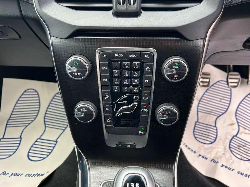 2017 VOLVO V40 2017 VOLVO V40