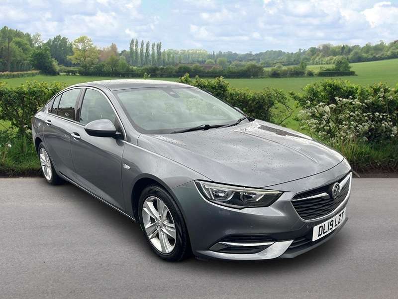 A 2019 VAUXHALL INSIGNIA GRAND SPORT TECH LINE NAV A 2019 VAUXHALL INSIGNIA GRAND SPORT TECH LINE NAV