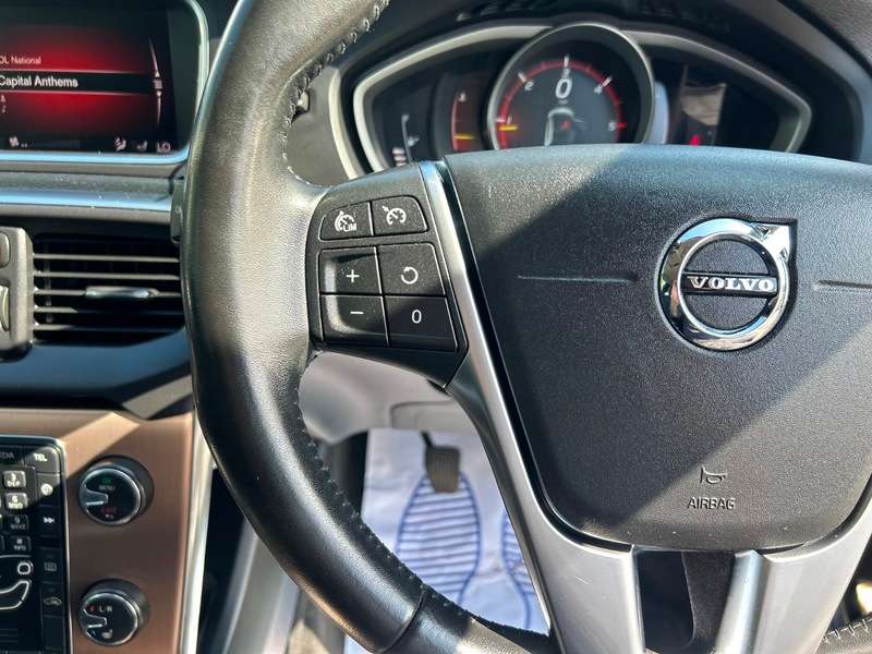 2018 VOLVO V40 2018 VOLVO V40