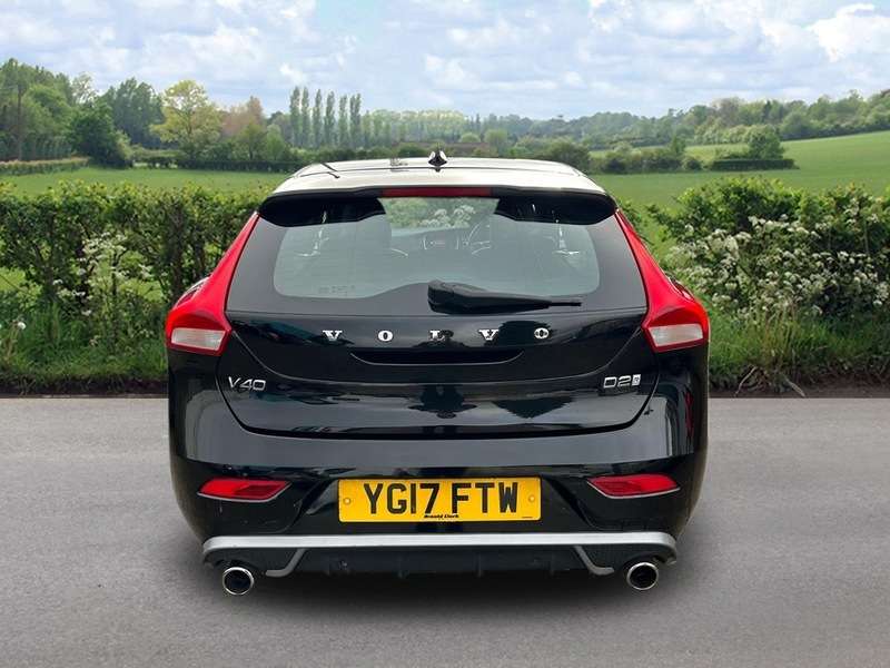 2017 VOLVO V40 2017 VOLVO V40