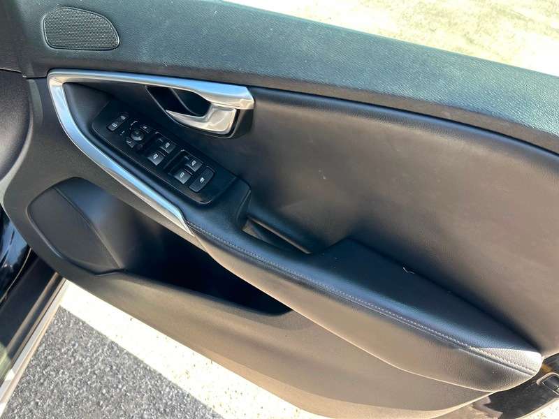 2018 VOLVO V40 2018 VOLVO V40