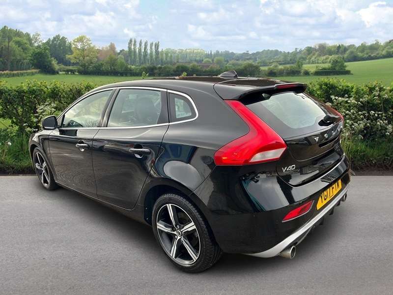 2017 VOLVO V40 2017 VOLVO V40